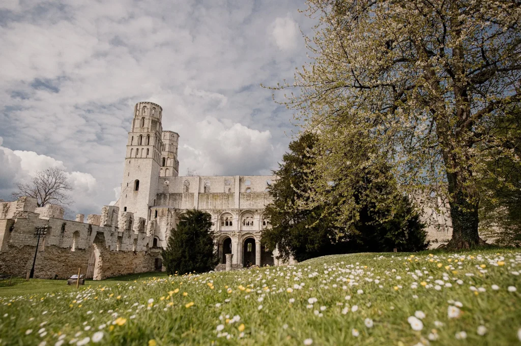 Abbaye_de_Jumieges_au_printemps_-_Marie-Anais_Thierry-seine-maritime