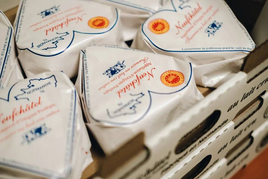 Fromage_Neufchatel_emballe__ferme_de_la_Varenne_a_Saint-Saens-agroalimentaire