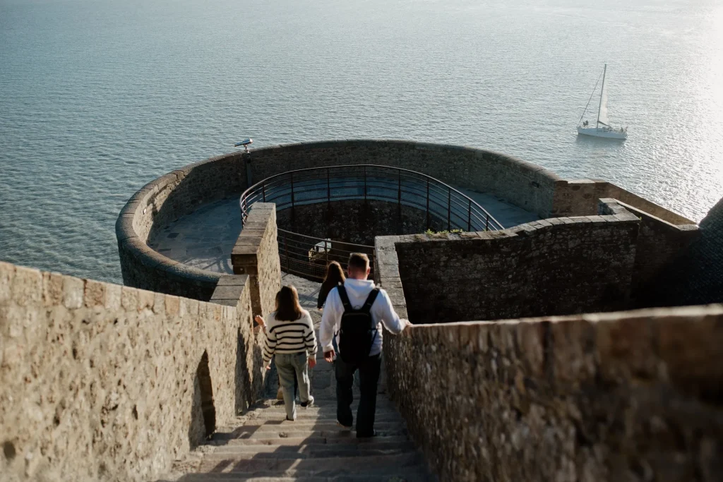 Sur_les_remparts_du_Mont-Saint-Michel_-_Marie-Anais_Thierry-Manche