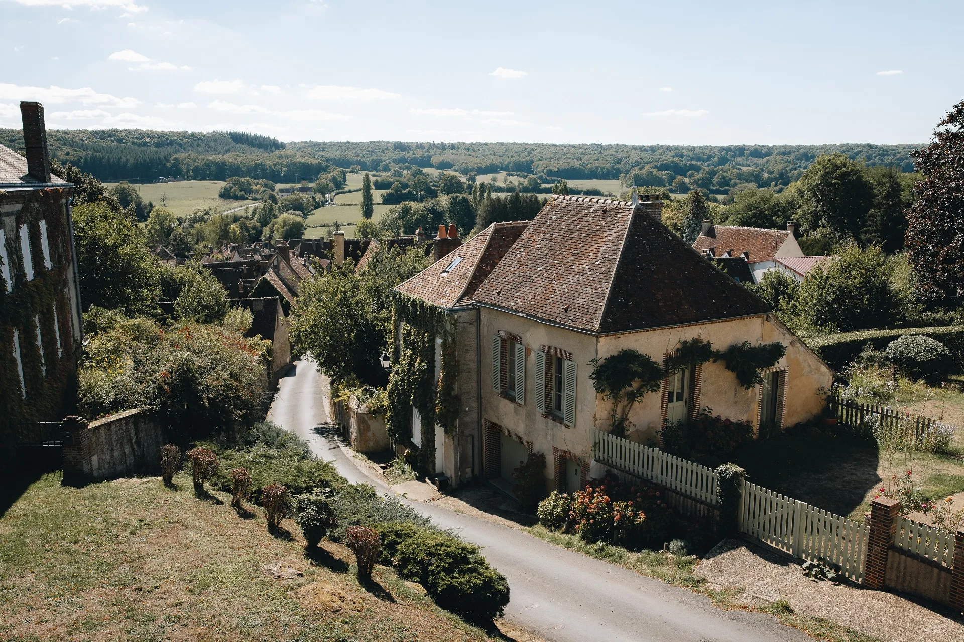 Vue_sur_le_village_de_Moutiers-au-Perche_-_Hello_Travelers-orne