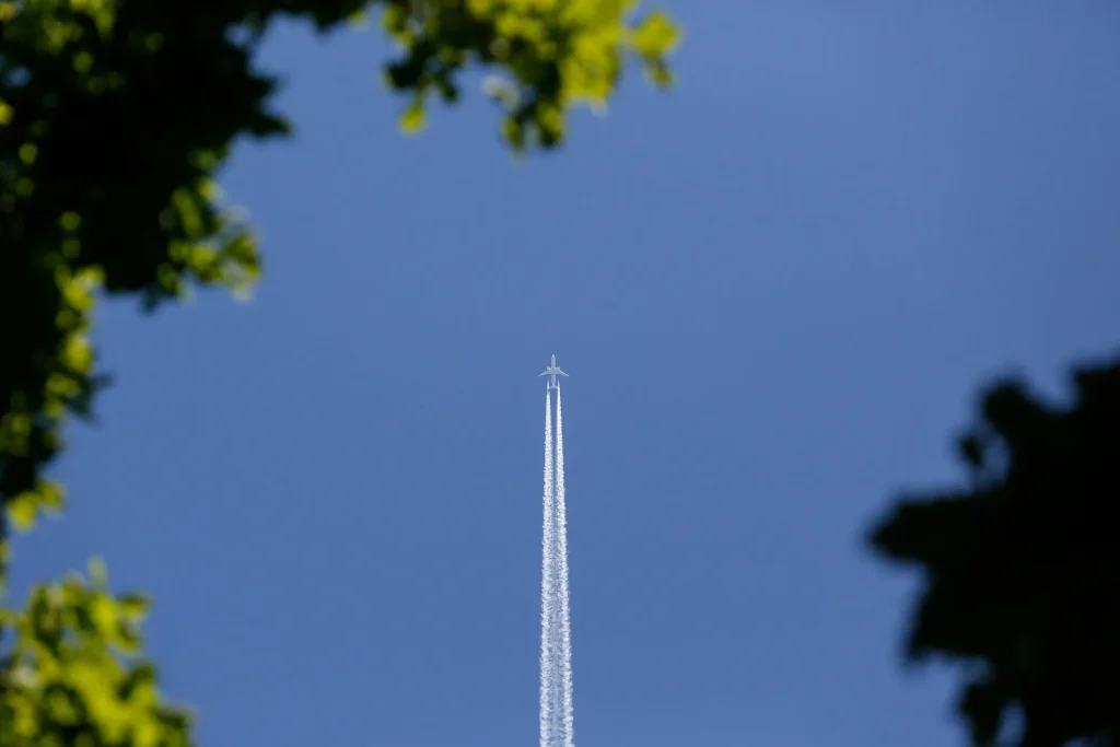 Avion dans le ciel