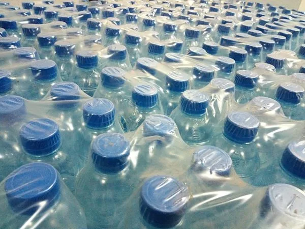photo de bouteilles plastiques