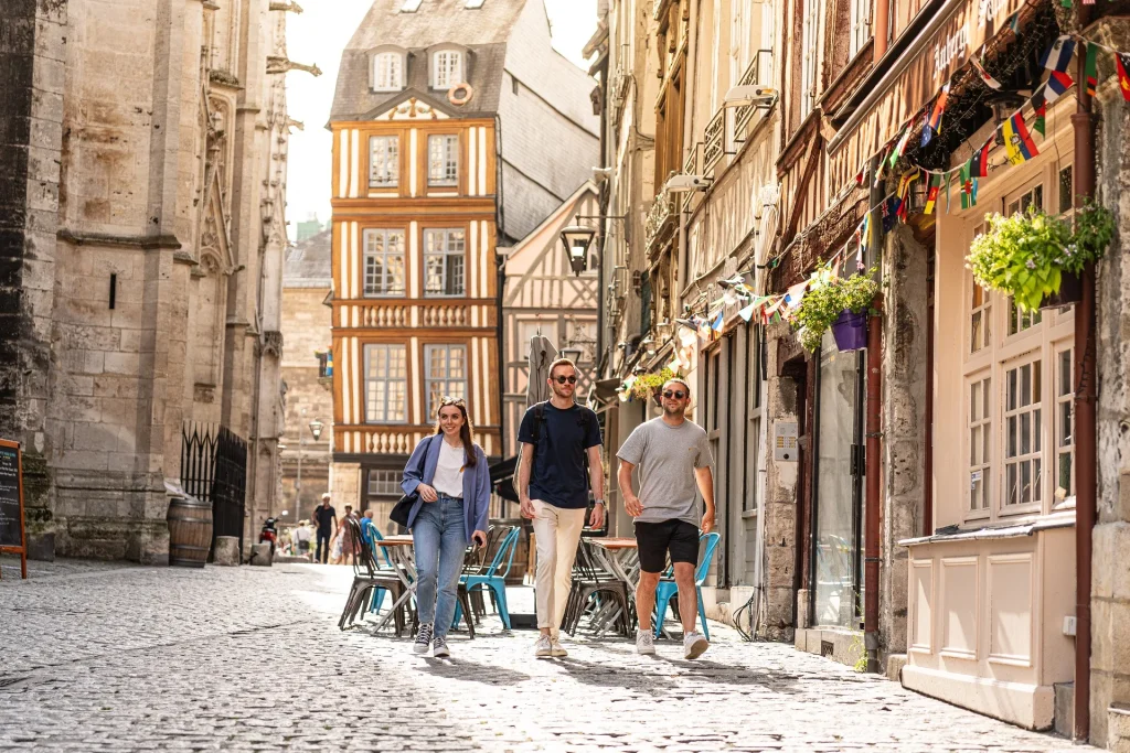 Balade dans le centre-ville de Rouen au soleil