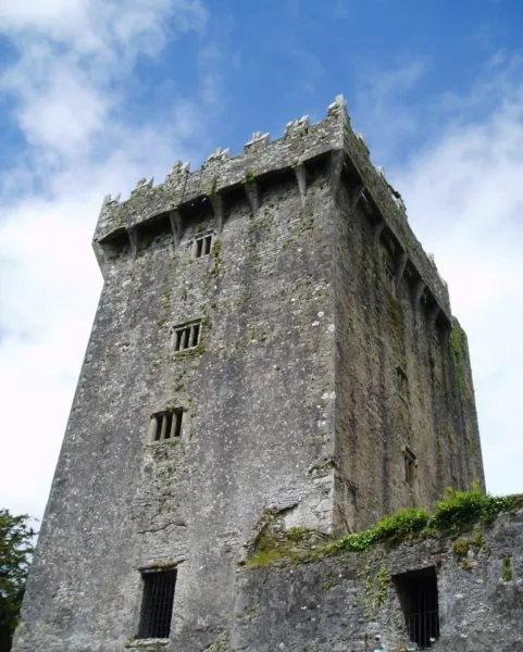 tour du château de Blarney en Irlande