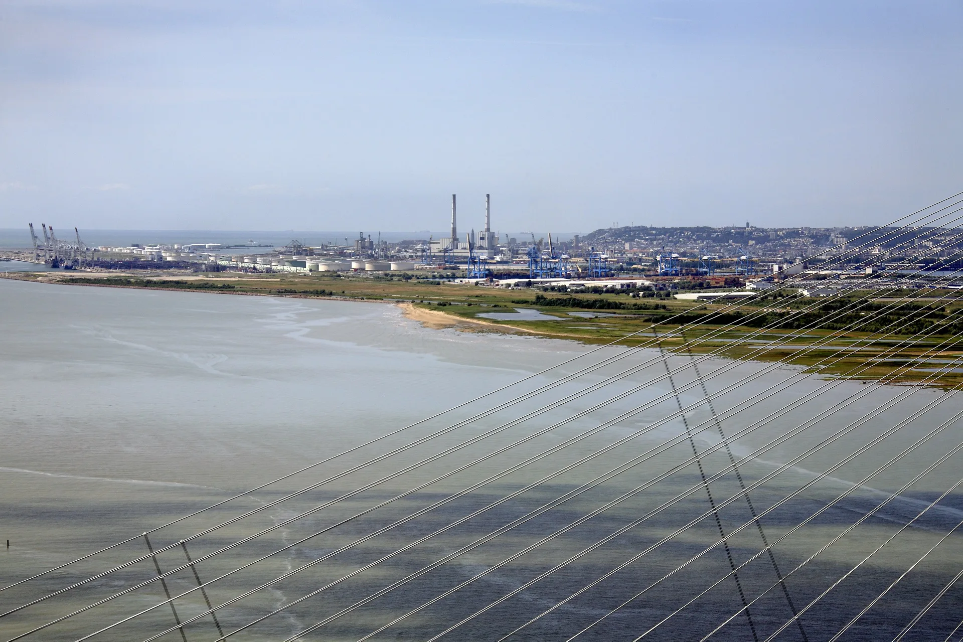 Vue aérienne du Pont de Normandie et du Havre
