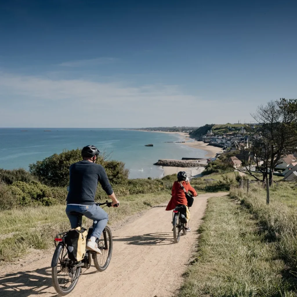 balade vélo vue sur arromanches