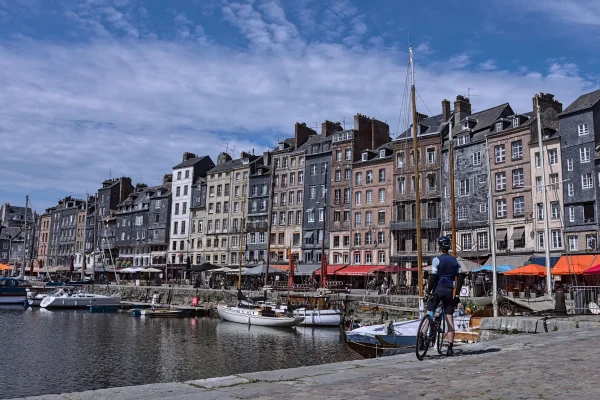 Honfleur._Une_aventure_a_velo_en_Normandie_avec_Matthieu_Tordeur calvados