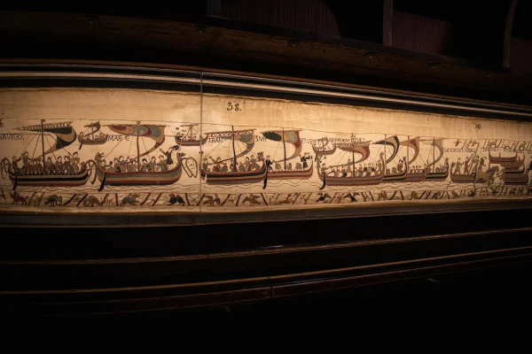 Tapisserie_de_Bayeux__la_flotte_de_Guillaume_Le_Conquerant calvados