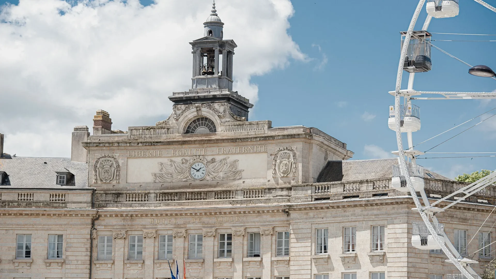 Hotel_de_ville_d_Alencon__grande_roue