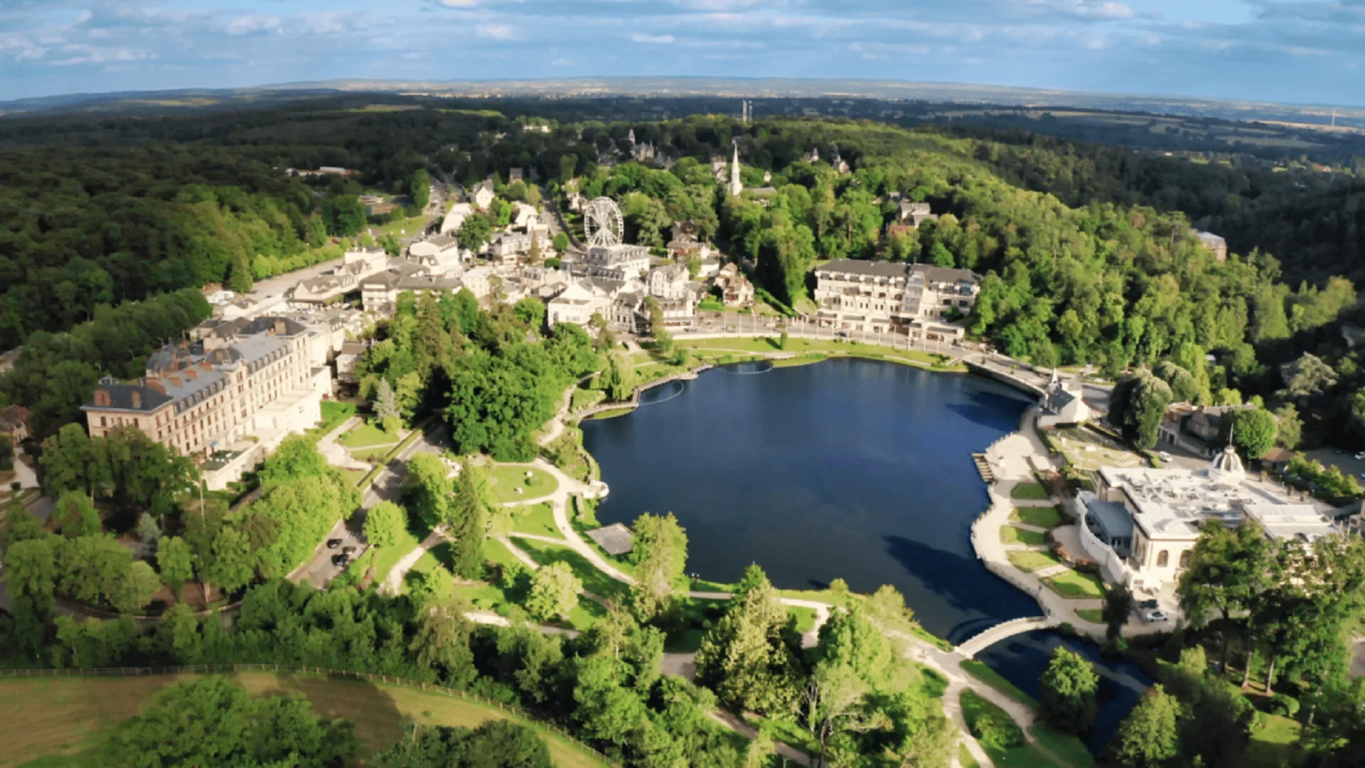 Bagnoles_de-_l_Orne_vue_du_ciel