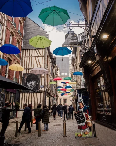 Rouen__rue_Massacre__parapluies