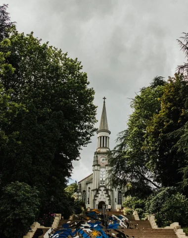 Eglise du Sacre-Cœur Bagnoles-de-l’Orne Coraline et Leo