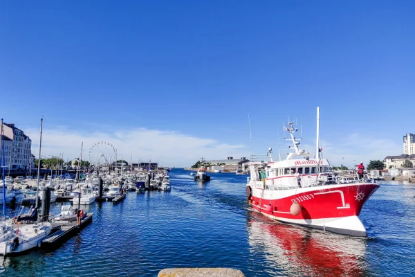 Navire__port_de_Cherbourg Manche