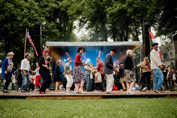 Concert_et_bal_de_la_liberation__DDay_78e__Bayeux_Calvados