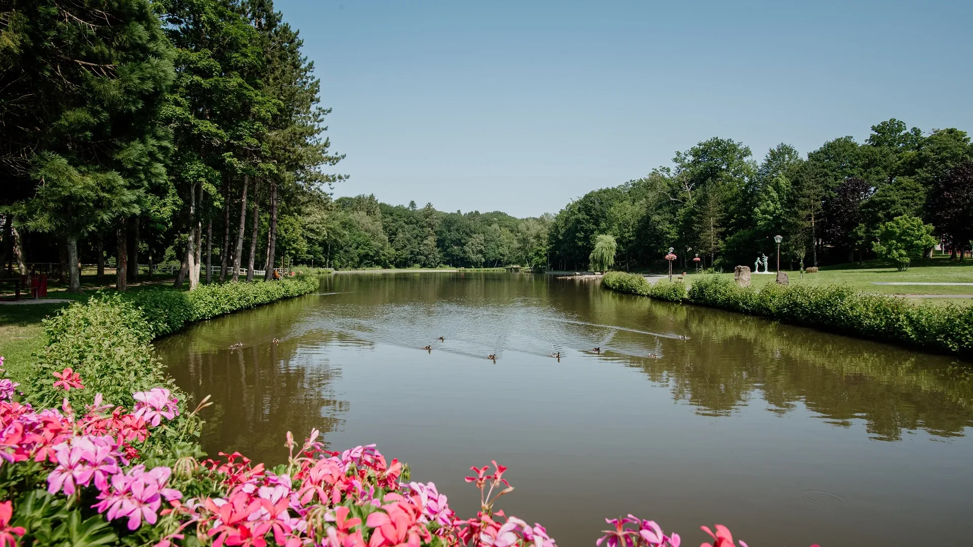 Lac_de_Forges-les-Eaux