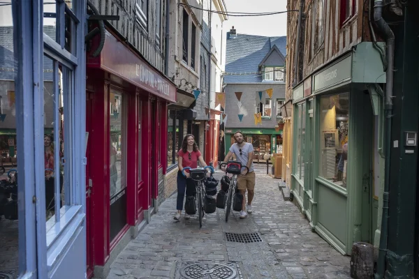 Honfleur-balade à vélo dans les rues du vieux centre