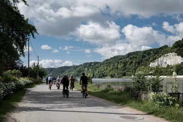 A_velo_sur_la_route_des_vergers_et_des_fruits__Jumieges seine-maritime